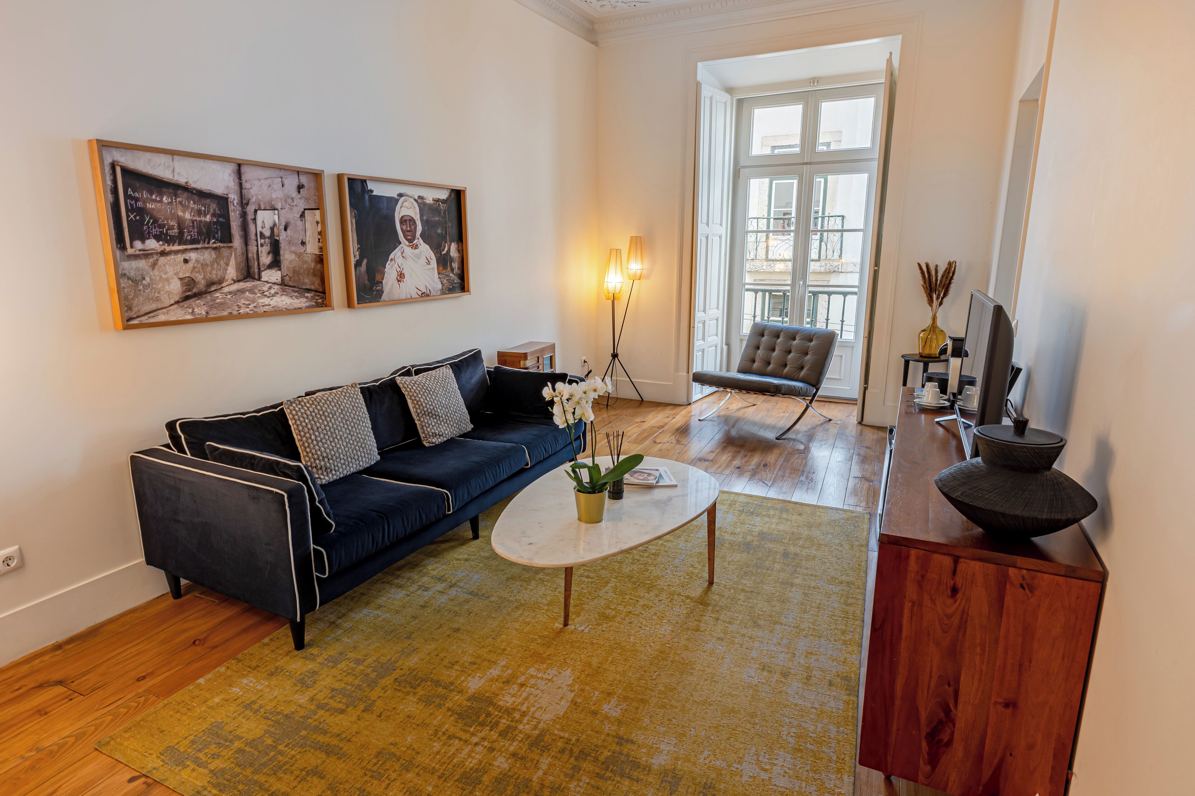 Deluxe Suite | Living area | Flat-screen TV