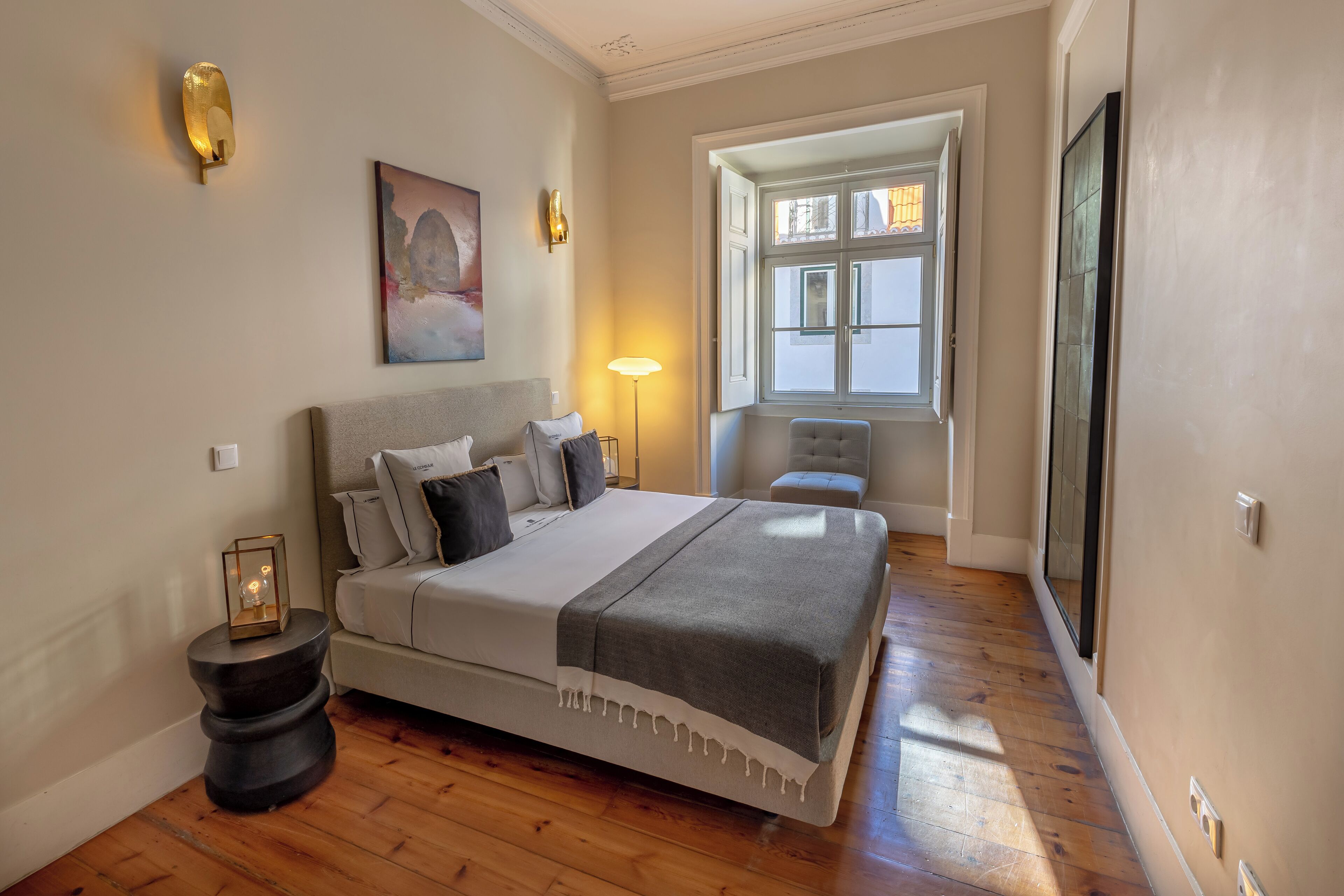 Deluxe 2 Bedroom Apartment with Square View