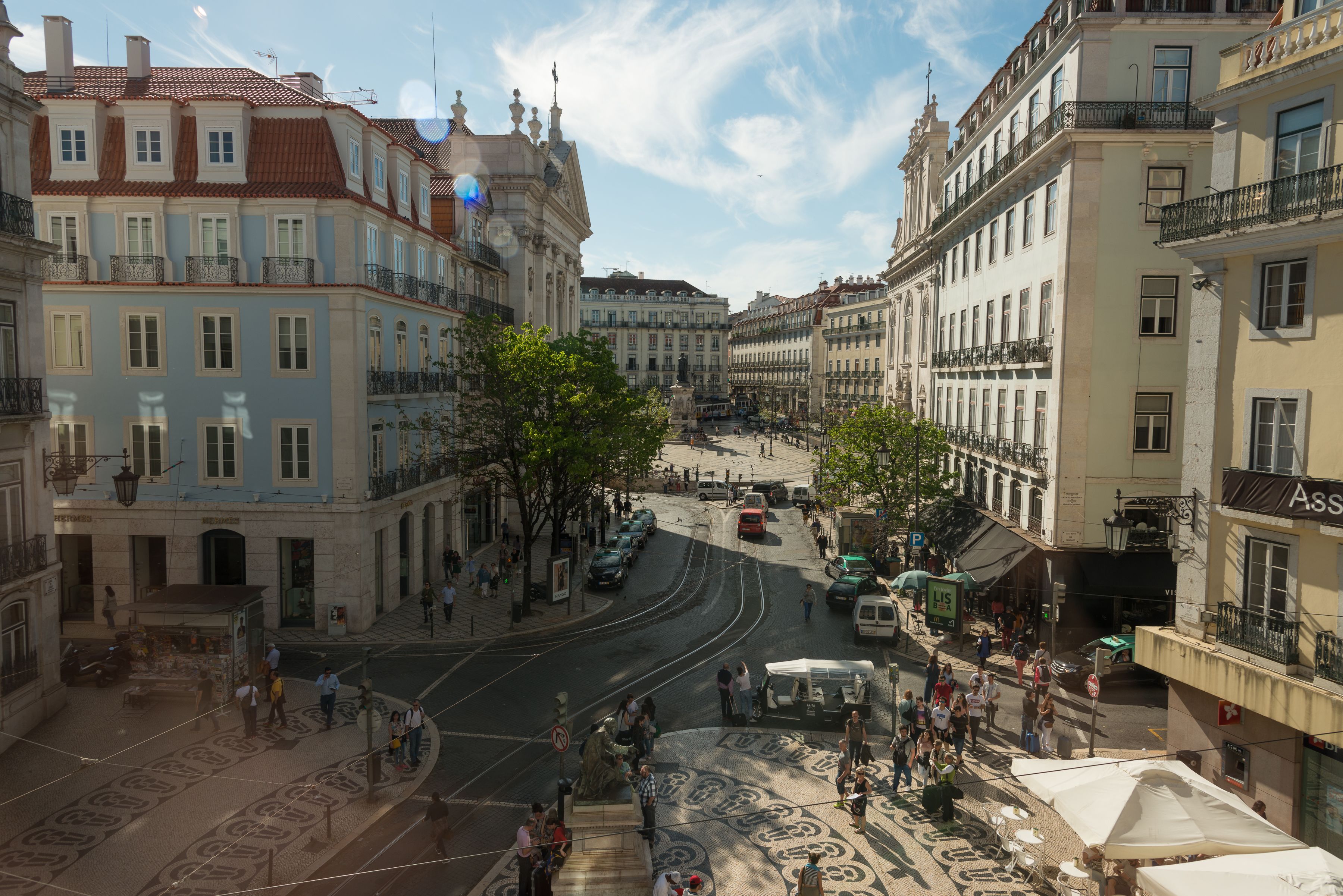 deluxe suite with square view | city view