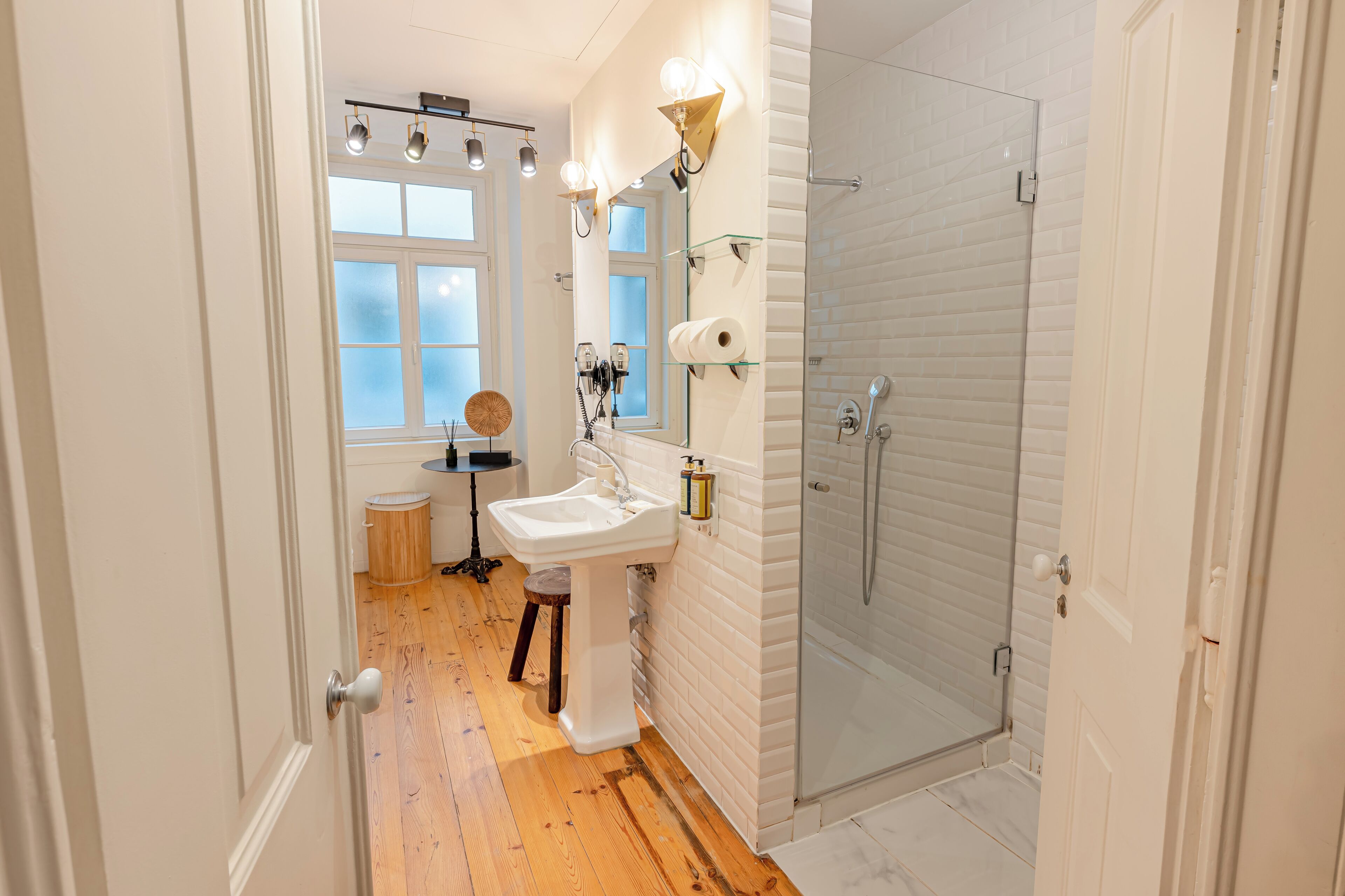 deluxe 2 bedroom apartment | bathroom | shower, free toiletries, bathrobes, slippers