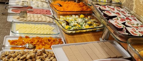 Free daily buffet breakfast