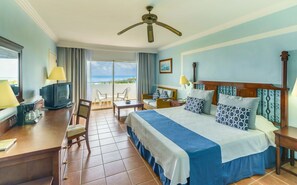 Suite Junior (Superior) | Minibar, coffre-fort, fer et planche à repasser, literie fournie