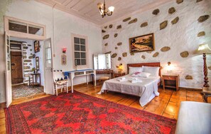 Suite Royal | Ropa de cama de alta calidad y artículos del minibar gratis 