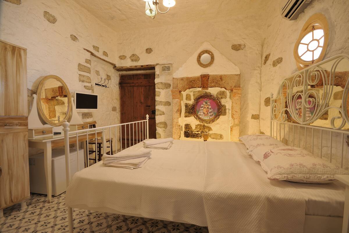 Design Room, 1 King Bed | Sengetøy av topp kvalitet, minibarvarer (inkludert) og strykejern/-brett