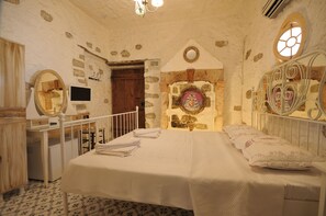 Design Room, 1 King Bed | Premium bedding, free minibar items, iron/ironing board, free WiFi - Afet Hanım Konağı Alaçatı (Cesme)
