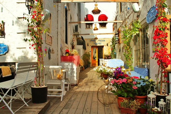 Property grounds - Afet Hanım Konağı Alaçatı (Cesme)