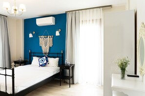 Phòng đôi Deluxe, 1 phòng ngủ, ban công, quang cảnh thành phố | Bộ đồ giường cao cấp, két bảo mật tại phòng 