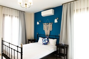 Deluxe Double Room, 1 Bedroom, Balcony, City View | Premium bedding, in-room safe, free WiFi, bed sheets