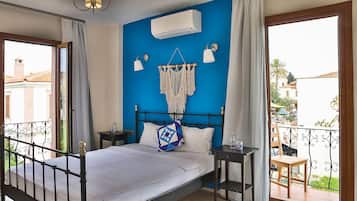 Deluxe Double Room, 1 Bedroom, Balcony, City View | Premium bedding, in-room safe, free WiFi, bed sheets