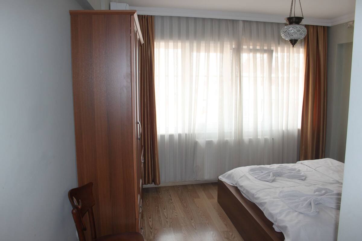 Shared Dormitory, Women only, Shared Bathroom (for 8)