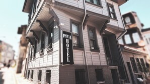 A two-story building with a sign reading "PIYA HOTEL". - Piya Boutique Hotel (Istanbul)