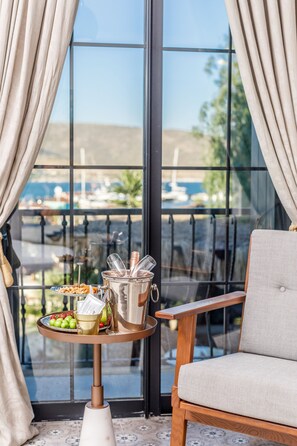 Deluxe Room, 1 Double Bed, Non Smoking, Bathtub