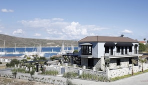 Kamar Double Standar | Pemandangan dari kamar