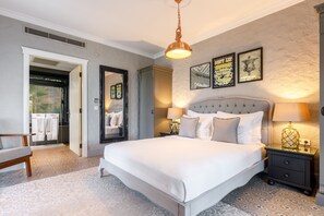 Deluxe Room, 1 Double Bed, Non Smoking, Bathtub