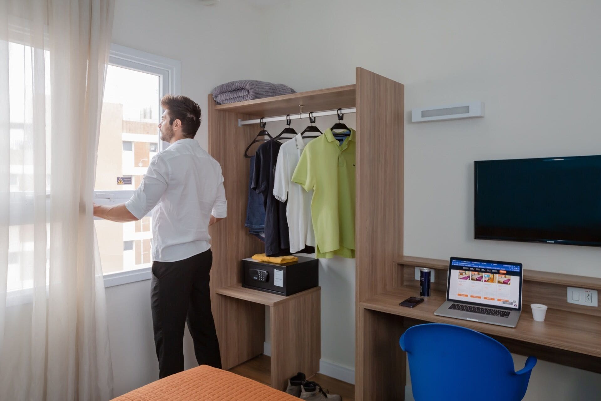 standard double room | 1 bedroom, minibar, in-room safe, desk