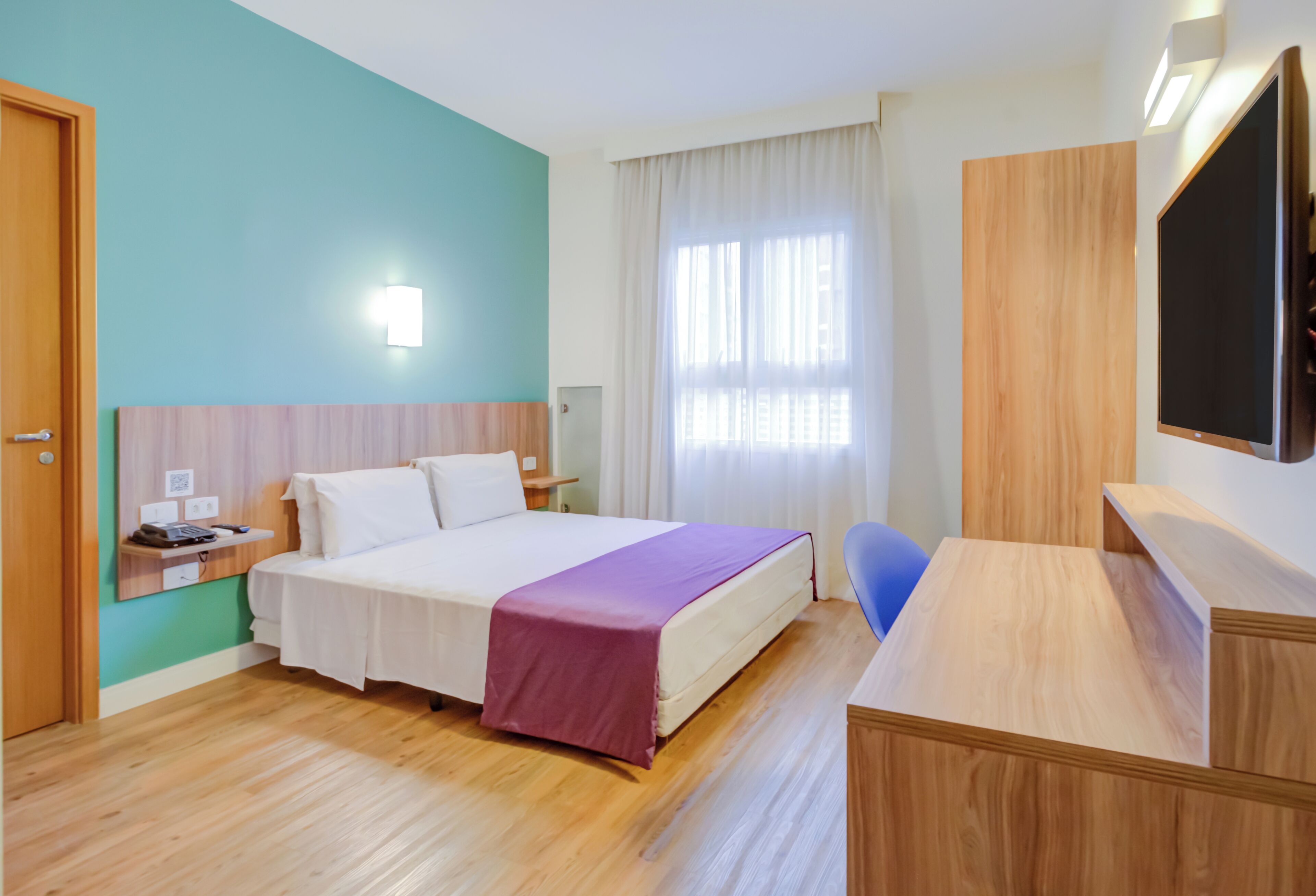 Habitación triple estándar, 1 cama de matrimonio, accesible en silla de ruedas | Vistas desde la habitación