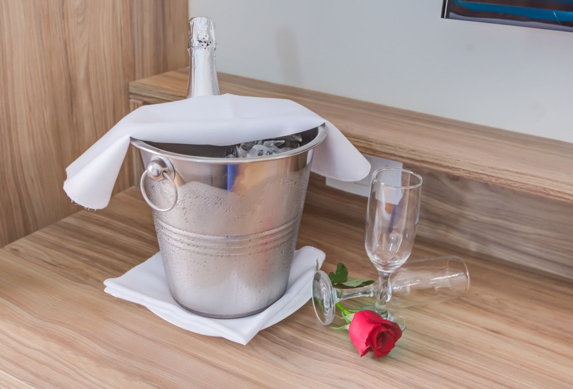 standard double room | 1 bedroom, minibar, in-room safe, desk