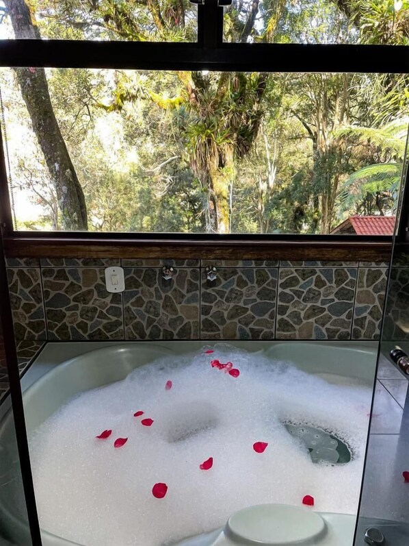 Lower Chalet with Hot Tub 5 | Minibar, desk, free WiFi, bed sheets - Hotel Pião Mineiro (Camanducaia)
