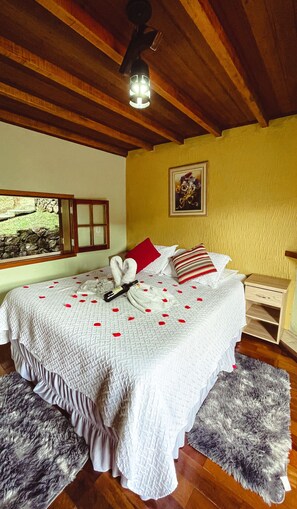 Lower Chalet with Hot Tub 5 | Minibar, desk, free WiFi, bed sheets - Hotel Pião Mineiro (Camanducaia)