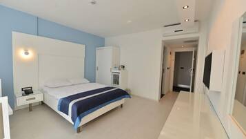 Minibar, in-room safe, desk, soundproofing