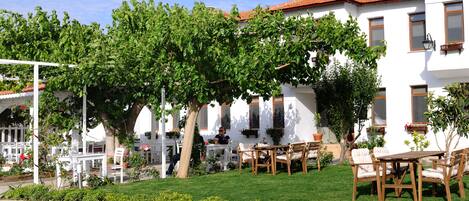 Breakfast, lunch, dinner served; Turkish cuisine, sea views