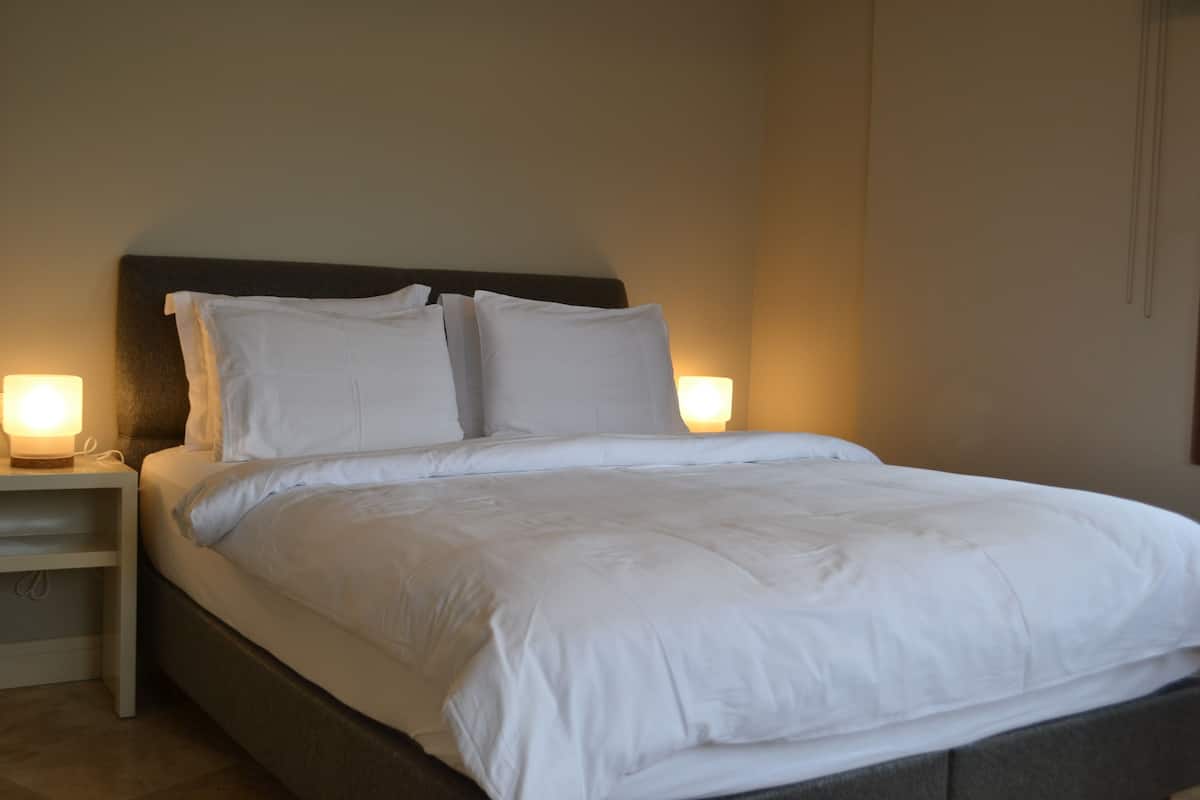 standard double room, 1 queen bed, sea view | select comfort beds, minibar, soundproofing, iron/ironing board