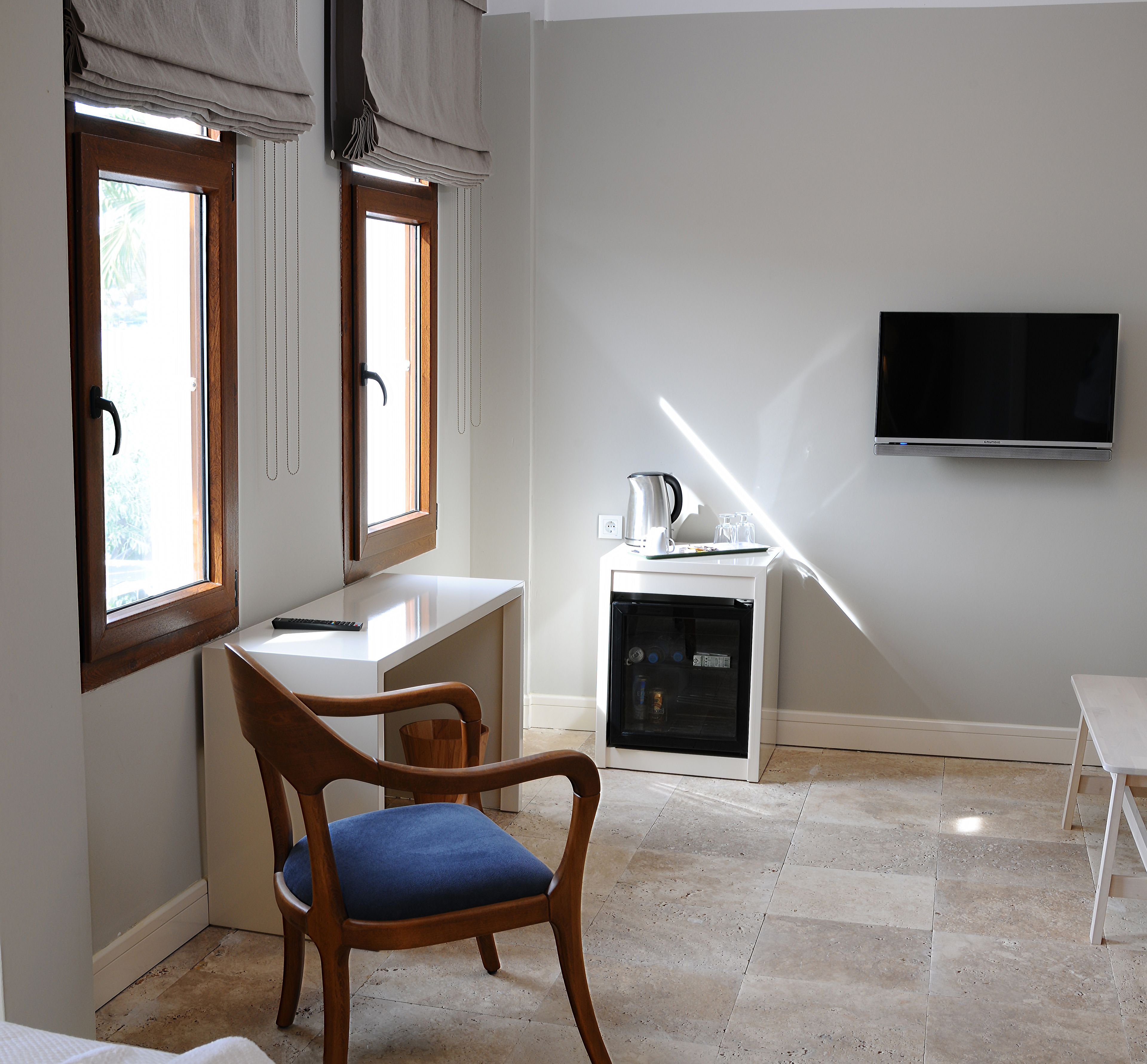 family room | living area | 32-inch lcd tv with satellite channels, tv