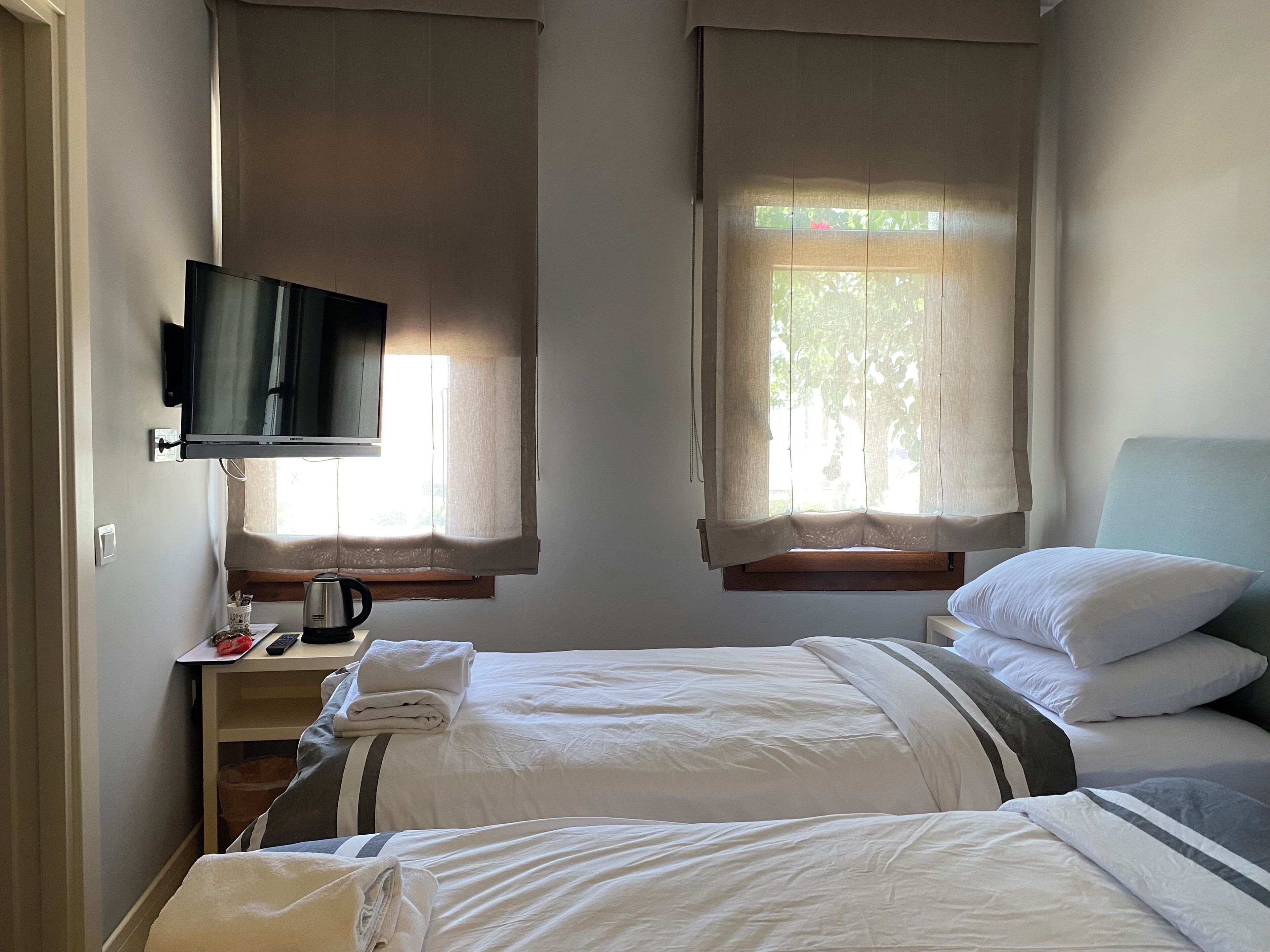 standard double or twin room | select comfort beds, minibar, soundproofing, iron/ironing board