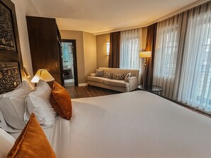 Royal Double or Twin Room | Down comforters, minibar, in-room safe, individually decorated