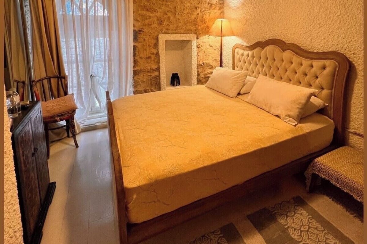 Habitación doble clásica | Minibar, caja de seguridad en la habitación, wifi gratis y ropa de cama