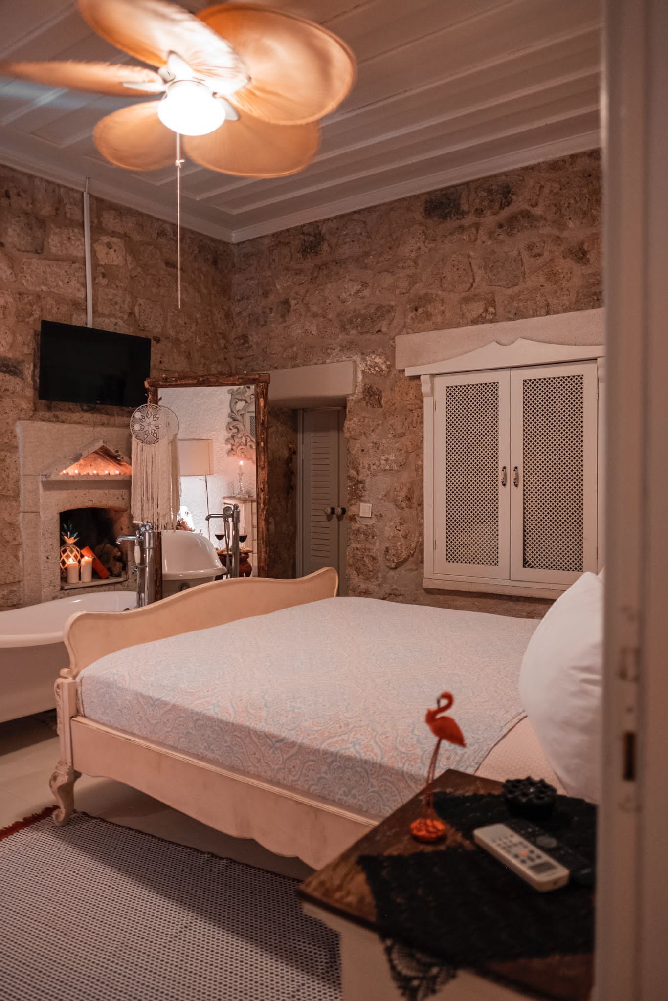 Minibar, coffres-forts dans les chambres, Wi-Fi gratuit, draps fournis