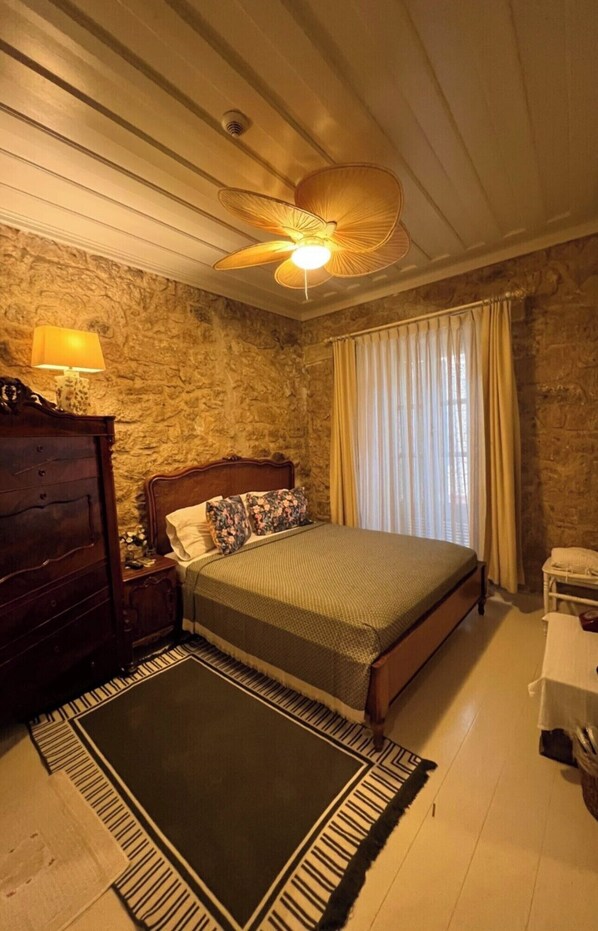 Minibar, in-room safe, free WiFi, bed sheets - Hoşça kal Alaçatı (Cesme)
