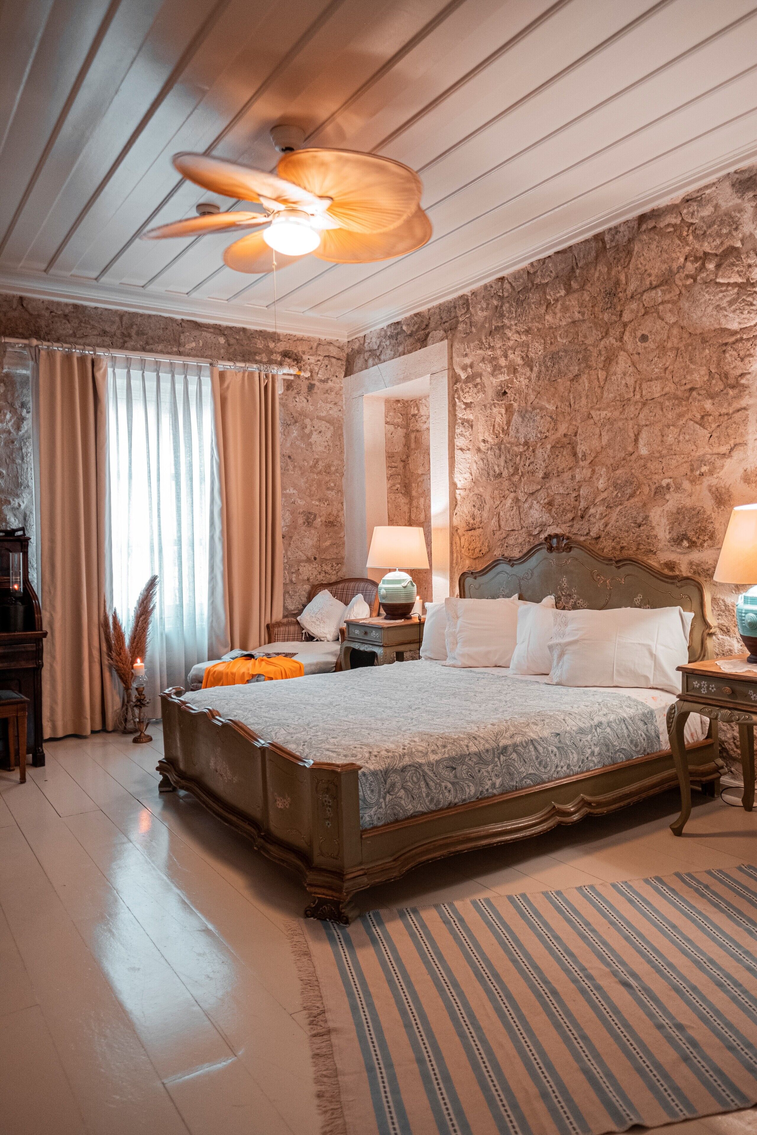 deluxe double room | minibar, in-room safe, free wifi, bed sheets