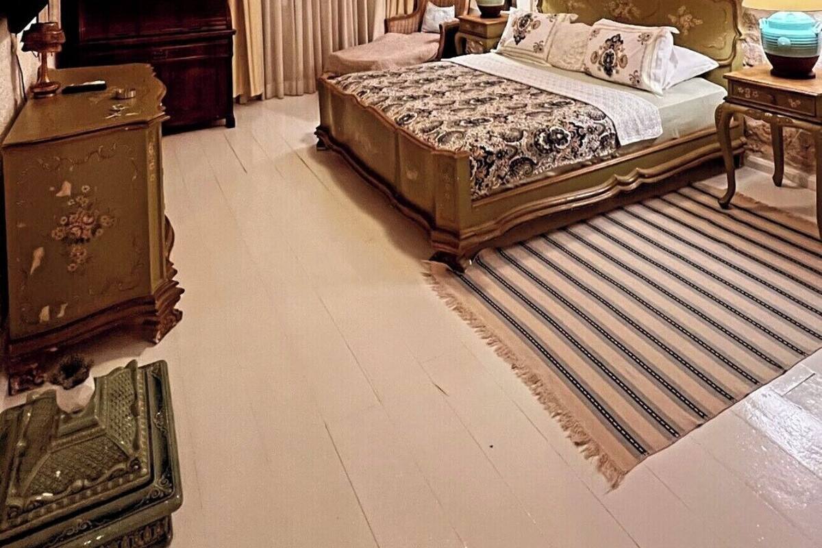 ميني بار وخزنة داخل الغرفة وواي فاي مجانًا وملاءات أسرّة