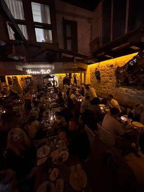 Breakfast, lunch, dinner served; international cuisine - Hoşça kal Alaçatı (Cesme)