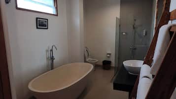 Suite | In-room safe, desk, free WiFi