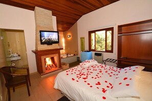 Minibar, escritorio, cortinas blackout y wifi gratis