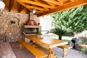 BBQ/picnic area - Dina Apartments (Kefalonia)