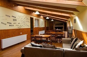 Free daily continental breakfast - Smile Patagonia Hostel - Adults Only (Natales)