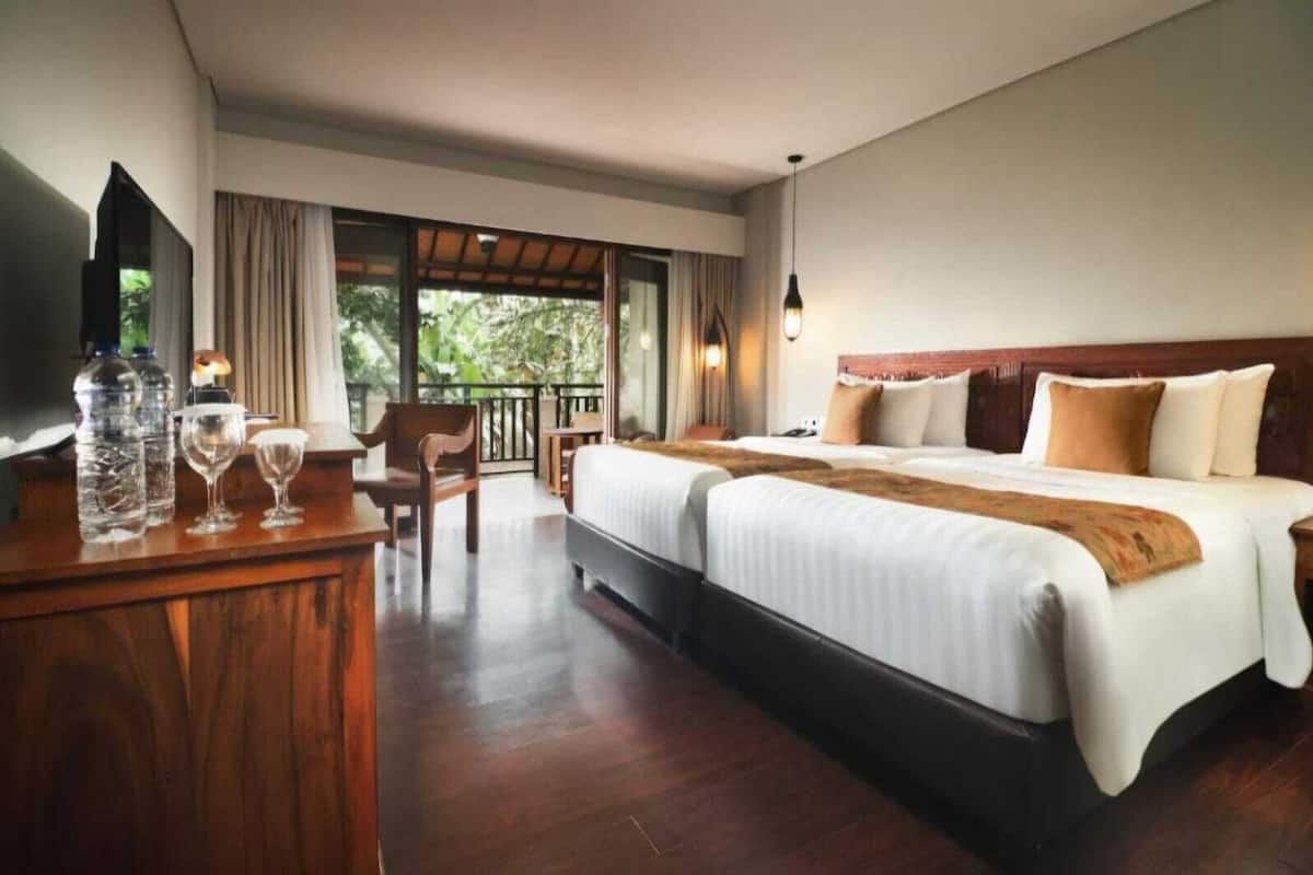 Deluxe Room, 2 Twin Beds, Non Smoking, Garden View | 1 bedroom, hypo-allergenic bedding, down comforters, minibar