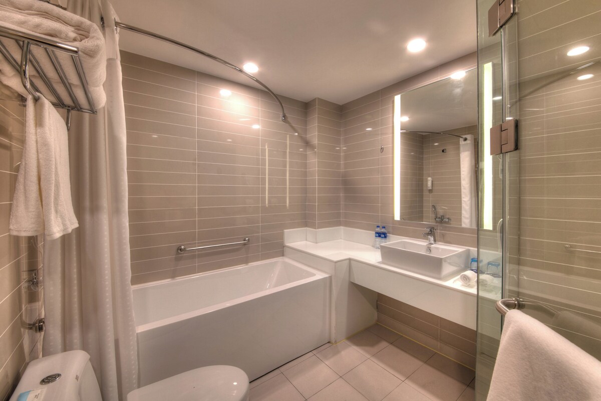 Standard Room, 1 King Bed (Extra Floor Space) | Room amenity