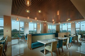 Restaurant - Holiday Inn Express Luoyang Yichuan by IHG (Luoyang)