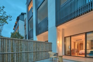 Brankas, tirai kedap cahaya, setrika/meja setrika, dan Wi-Fi gratis