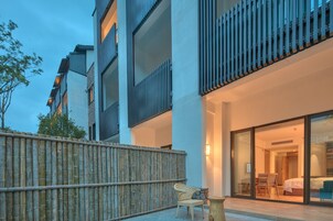 Caja de seguridad en la habitación y cortinas blackout