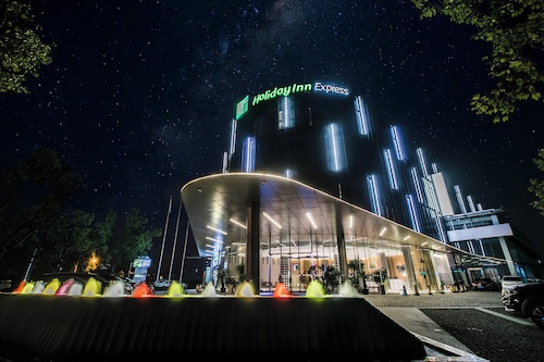 Holiday Inn Express Shanghai Songjiang Fangta by IHG