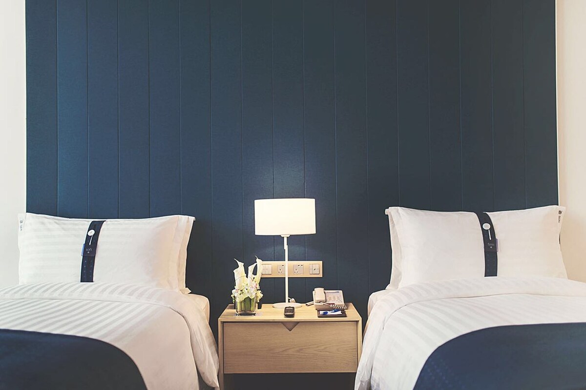 Premium bedding, down comforters, in-room safe, desk