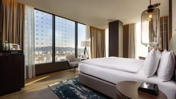 尊荣客房, 1 张特大床, 可进入俱乐部酒廊 (High Floor) | 1 多间卧室、埃及棉床单、高档床上用品、加厚床垫