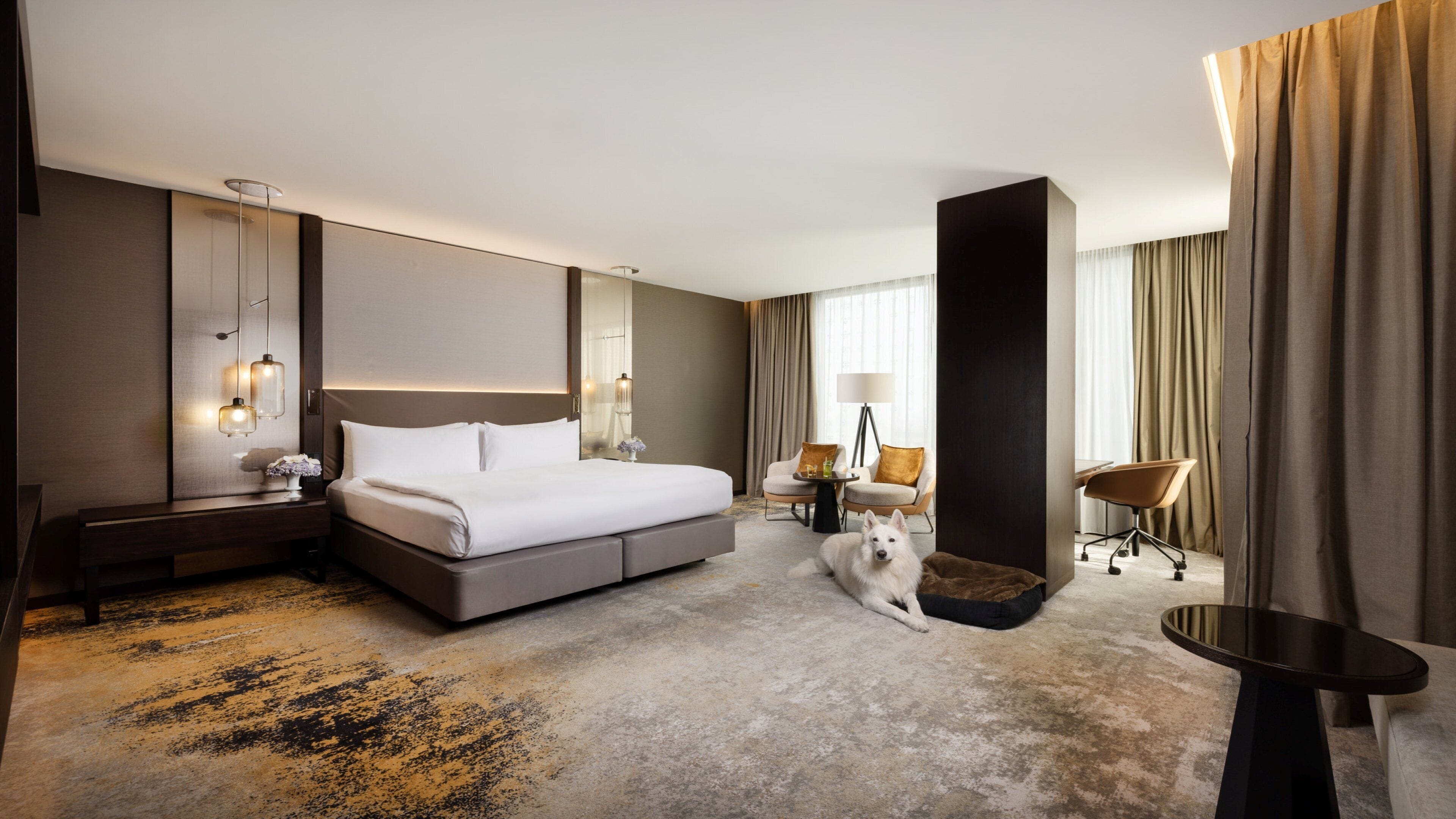 Egyptian cotton sheets, premium bedding, pillowtop beds, minibar