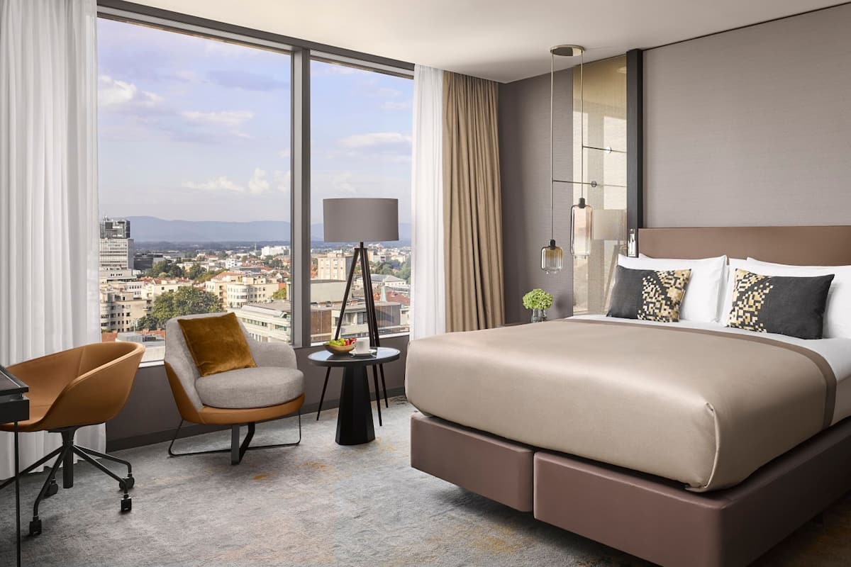 Egyptian cotton sheets, premium bedding, pillow-top beds, minibar