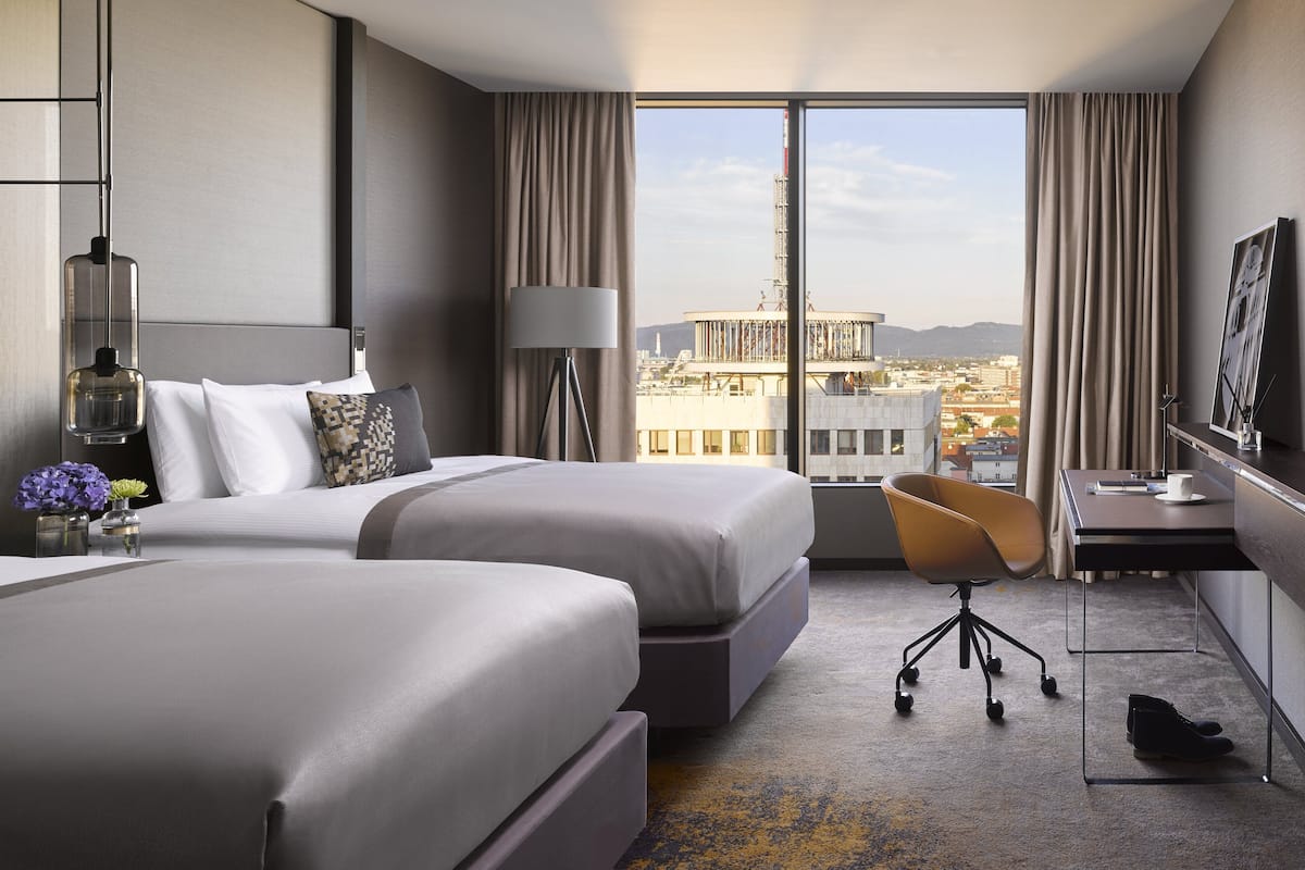 Classic Room, 2 Twin Beds | Egyptian cotton sheets, premium bedding, pillowtop beds, minibar